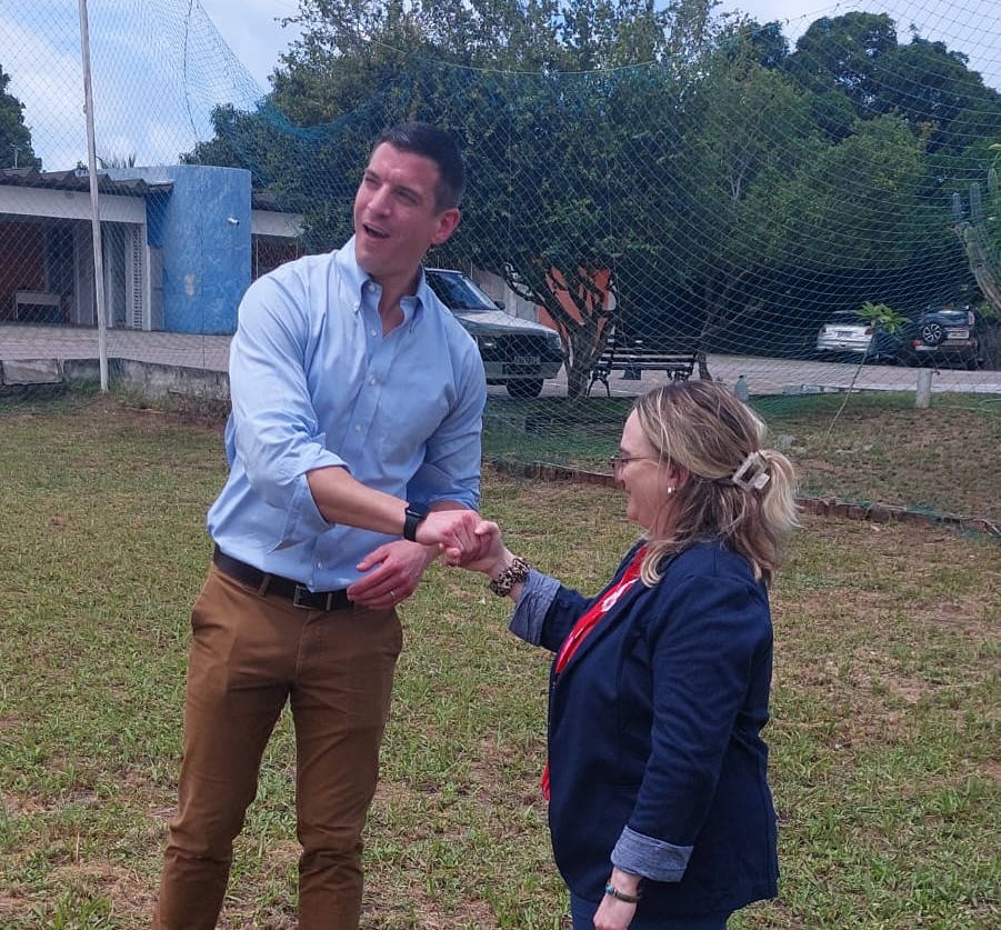 Foto do Ryan e Debra após o lançamento bem sucedido